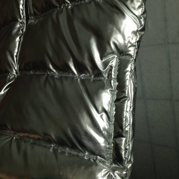 Gift for Lis*****Cute Silver Puffer Vest Full Zip Front, NWOT, Small - Picture 12 of 12